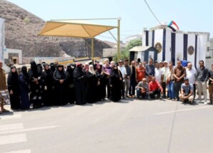 كوادر أمانة الانتقالي تواصل وقفاتها الاحتجاجية لليوم الـ 20