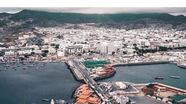 ارتفاع رسوم تجديد مزاولة المهنة بعدن واستياء واسع لأصحاب المحلات الصغيرة