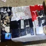 القبض على مروّج مخدرات خطير بالمكلا وبحوزته أسلحة وقنابل