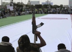 الحوثيون يواصلون استقطاب الشباب والأطفال في ظل أزمة معيشية حادة