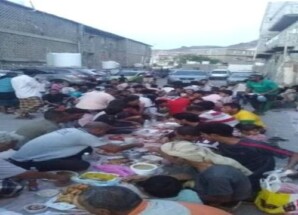 أبناء حي الرئاسة بالتواهي يحيون ذكرى تحرير عدن بإفطار جماعي سنوي