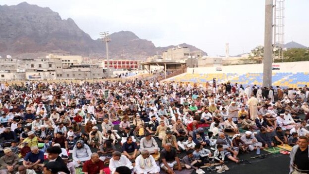 القائم بأعمال الأمين العام وعدد من قيادة المجلس يؤدون صلاة العيد بالعاصمة عدن