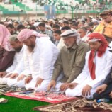 رئيس وأعضاء انتقالي مديرية الشيخ عثمان يؤدون صلاة العيد مع جموع المصلين