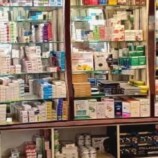 إغلاق صيدلية في المكلا لبيع أدوية منتهية الصلاحية