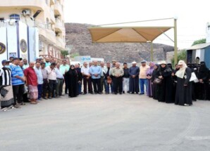 لليوم التاسع على التوالي.. الأمانة العامة تواصل وقفتها الاحتجاجية رفضاً لإغلاق مقرها بالعاصمة عدن