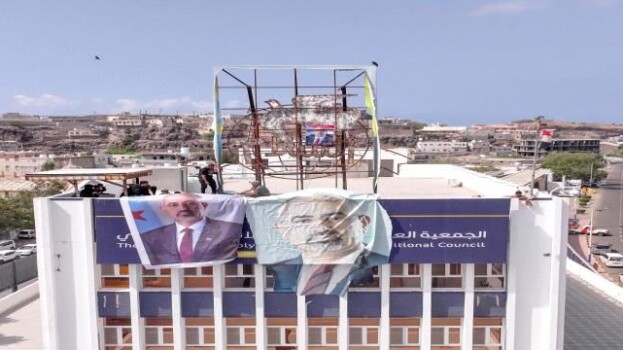 جماهير شعب الجنوب تعيد فتح مقرات المجلس الانتقالي بالعاصمة عدن