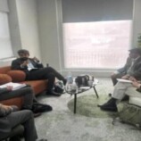 البيض يستعرض التطورات في الجنوب مع صحفيين بريطانيين