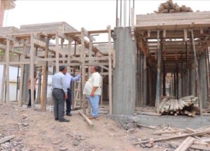 مدير عام خورمكسر يطّلع على تقدم العمل في مشروع فصول جديدة بثانوية عبدالباري للبنات