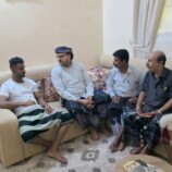 رئيس انتقالي حضرموت يتفقد الجريح أسامة الجامع ويؤكد متابعته المباشرة لنقله للعلاج في الخارج