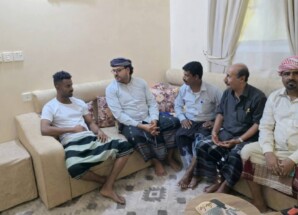 رئيس انتقالي حضرموت يتفقد الجريح أسامة الجامع ويؤكد متابعته المباشرة لنقله للعلاج في الخارج