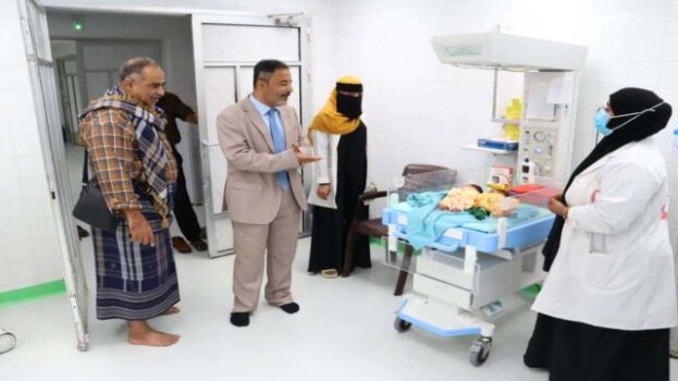 رئيس انتقالي أبين يتفقد مستوى الخدمات الطبية في مستشفى الرازي العام