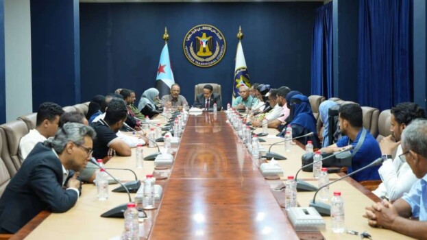 مجلس المستشارين يعقد اجتماعه ويُدين عملية القمع وإطلاق النار على المتظاهرين السلميين بالمكلا