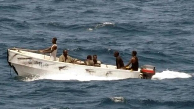 قراصنة يختطفون ناقلة منتجات قبالة سواحل الصومال ويحتجزون 17 بحارًا