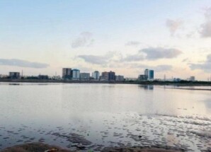 ارتفاع ملحوظ في منسوب مياه البحر بسواحل عدن بسبب “مد الربيع”