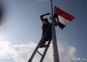 تواصل حملة رفع أعلام الجنوب في شوارع العاصمة عدن احتفاء” بذكرى الرابع من مايو