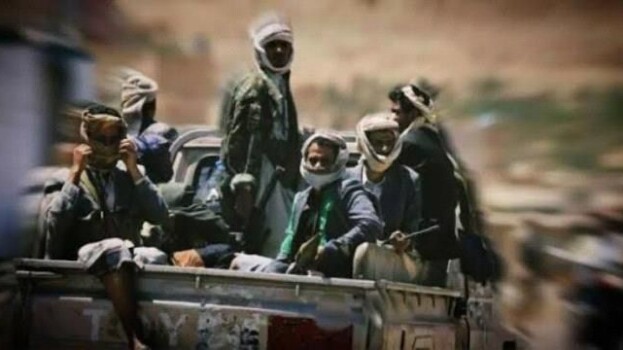 مليشيا الحوثي تصفر رواتب الموظفين وتحولها لجيوب المشرفين