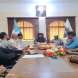 رئيس انتقالي سقطرى يناقش مع اللجنة الإعلامية تحضيرات فعالية الرابع من مايو
