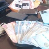 شرطة المهرة تضبط متهماً بانتحال شخصية واحتيال مالي خلال أقل من 12 ساعة من تلقي البلاغ