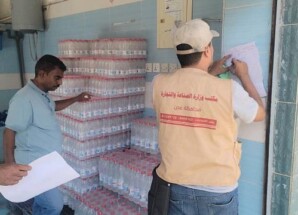 صناعة المنصورة تغلق عدد من المحلات غير الملتزمة بالتخفيض السعري لقناني المياه