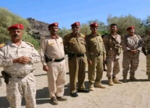 قيادة القوات البرية تنفذ زيارة عيدية للمقاتلين في جبهة كرش بلحج