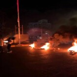 أهالي مدينة كريتر يحاصرون قصر معاشيق والأمن يغلق الخطوط