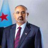 الرئيس الزُبيدي يعزّي في وفاة الشخصية الوطنية والتربوية البارزة الأستاذ فيصل القطيبي
