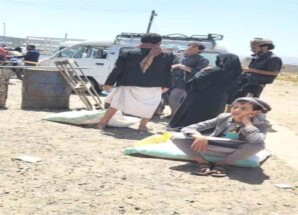 اتهامات للحوثيين بتوزيع أغذية فاسدة