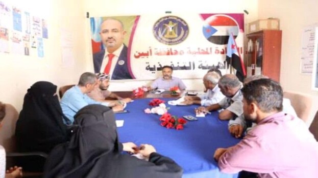 انتقالي أبين يناقش الأوضاع الخدمية والمعيشية في المحافظة